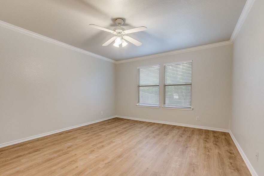 Building Photo - 2214 Sun Chase Blvd