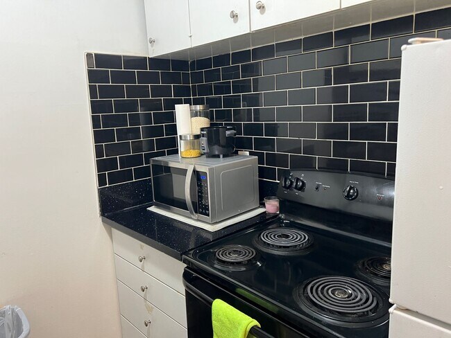 Building Photo - 68 E 200 S