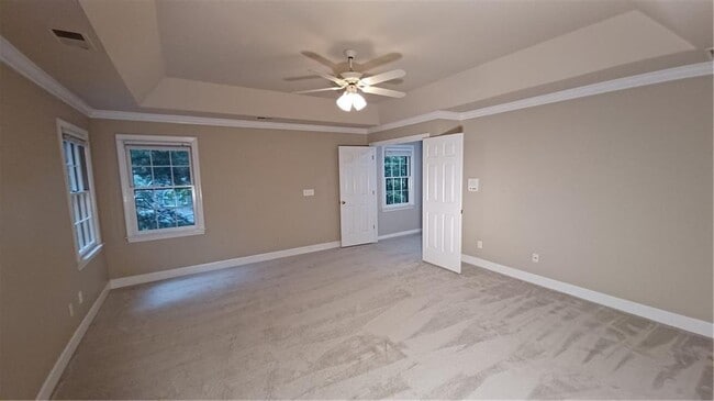Building Photo - 5190 Southlake Dr