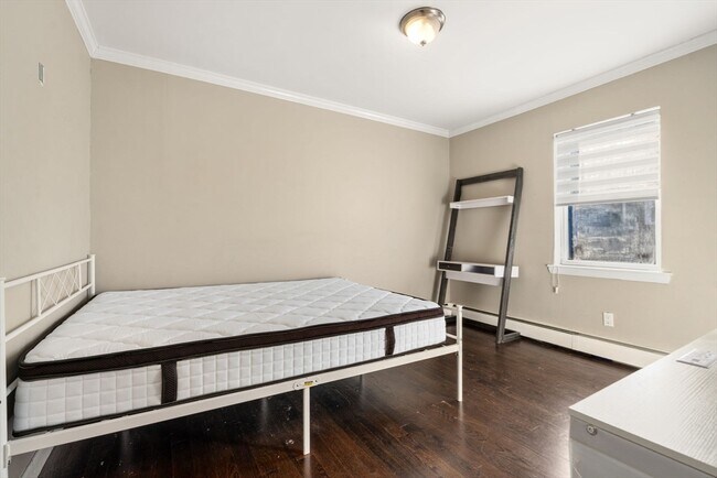 Building Photo - 71 Oxford Ave