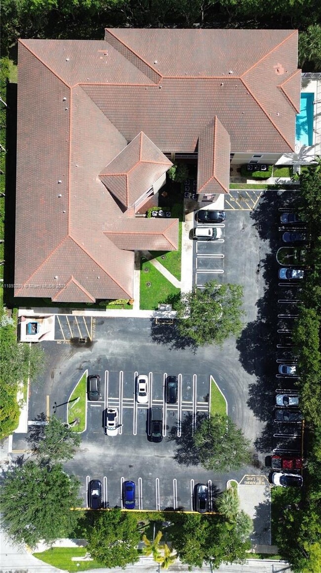 Building Photo - 2941 Riverside Dr