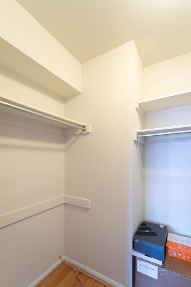 Building Photo - Contemporary 2BR/2BA Corner Condo at The Encore of McLean