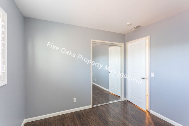 Building Photo - 2815 Stanford Ln