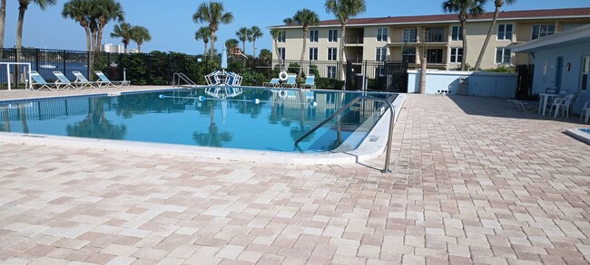 Building Photo - furnished apartment with intracoastal acce...