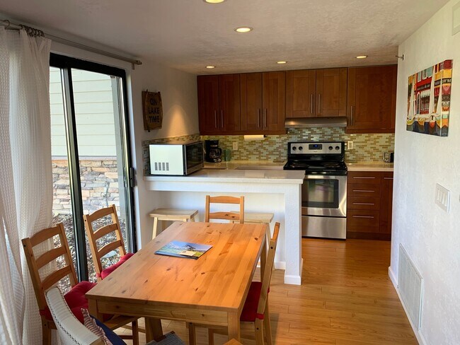 Building Photo - The cutest loft condo in Tahoe Keys - Oct ...