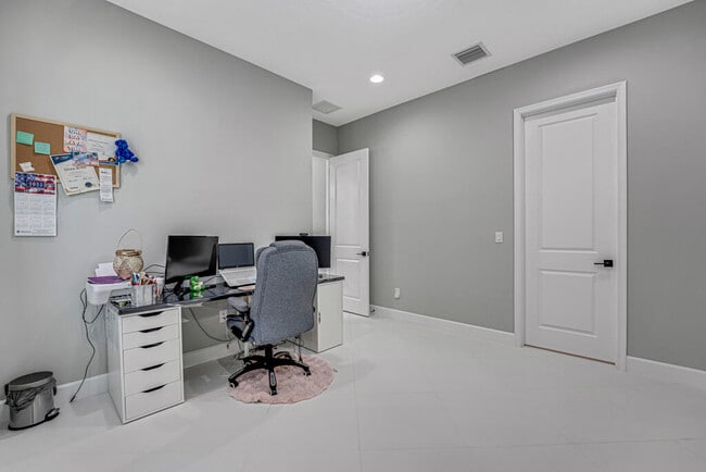 Building Photo - 5482 Macoon Wy