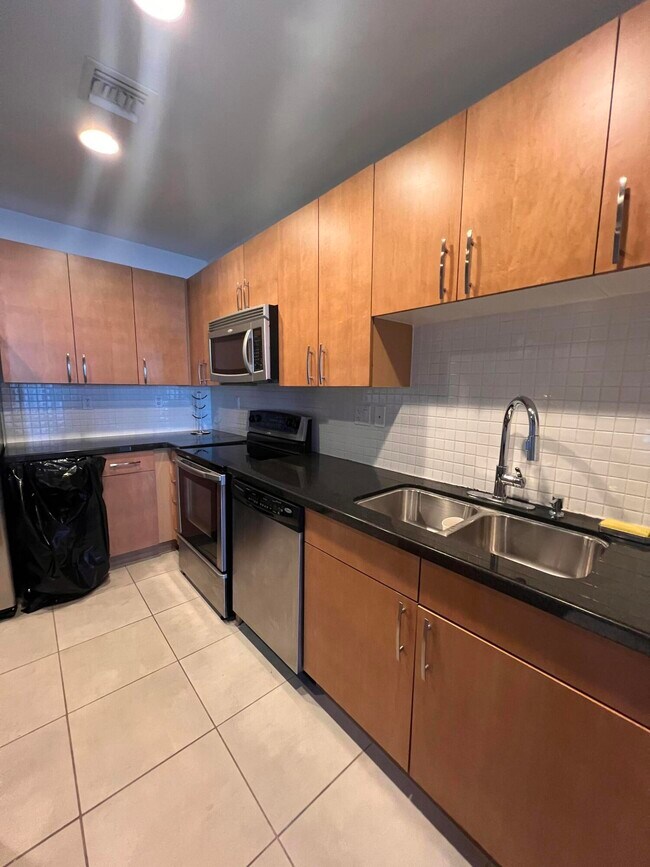 Building Photo - 300 S Australian Ave