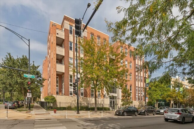 Building Photo - 3550 W Montrose Ave