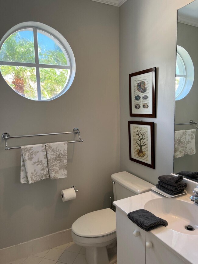 Building Photo - 17275 Ventana Dr