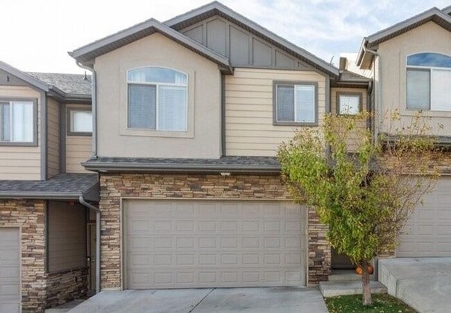 Primary Photo - 3 bdrm 2 1/2 bth TownHome 2 Car Garage-Dog...