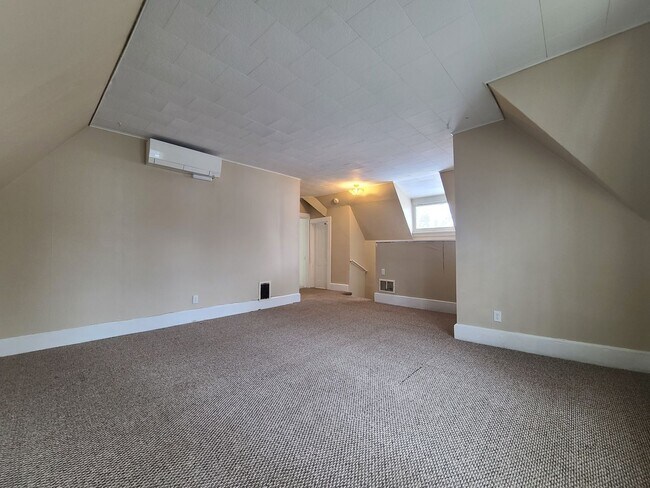 Building Photo - 621 State St