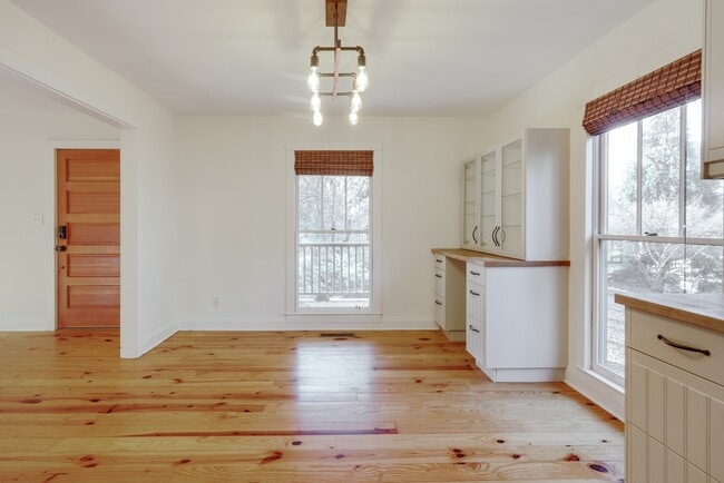 Building Photo - 145 Hendrix Ave