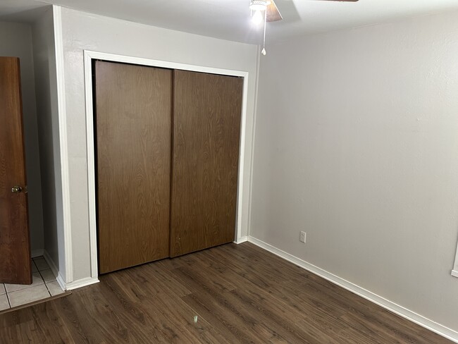 Building Photo - 851 Willow Dr