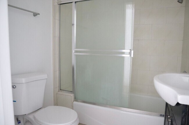 Building Photo - Pico Robertson 1bed1bath Apartment