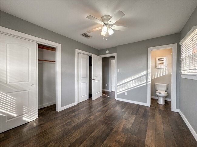 Building Photo - 5619 Wood Creek Way