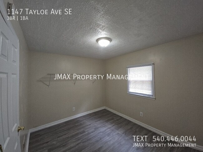 Building Photo - 1147 Tayloe Ave SE