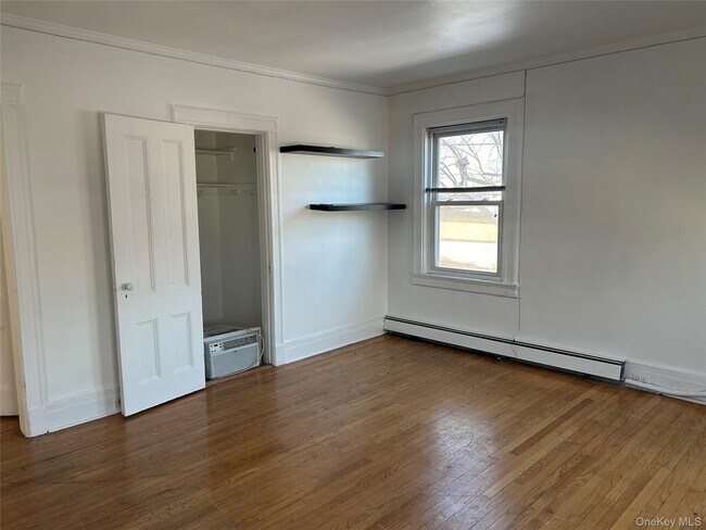 Building Photo - 126 Deer Park Ave