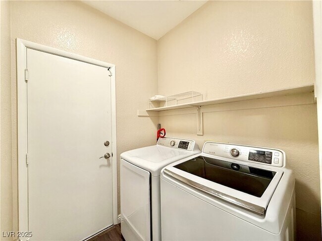 Building Photo - 1502 Cliff Branch Dr