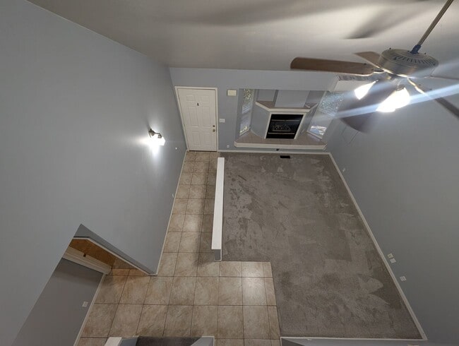 Building Photo - Large 3 Bedroom Corner Unit in The Heart o...