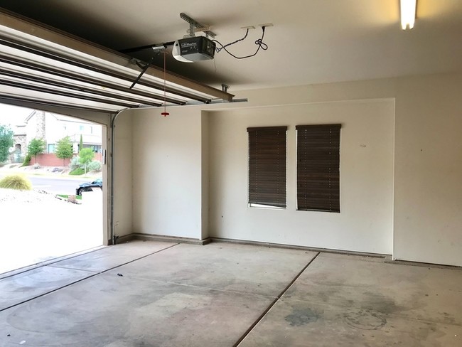 Building Photo - **Beautiful Little Valley Home**