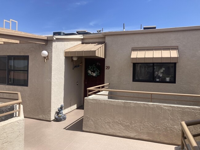 Building Photo - 6960 Hyde Park Dr