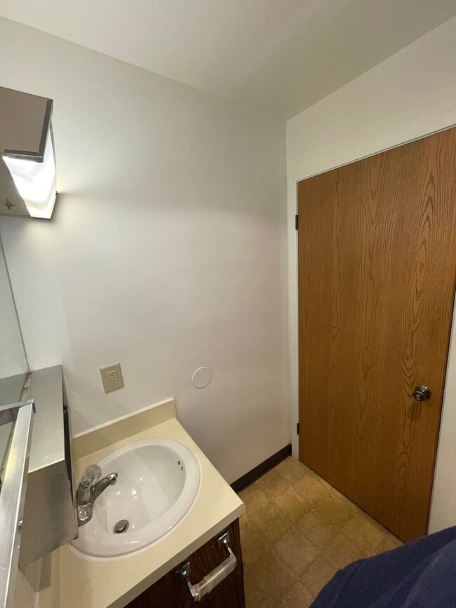 Building Photo - Sycamore Greens Apartments - Apply Today.
