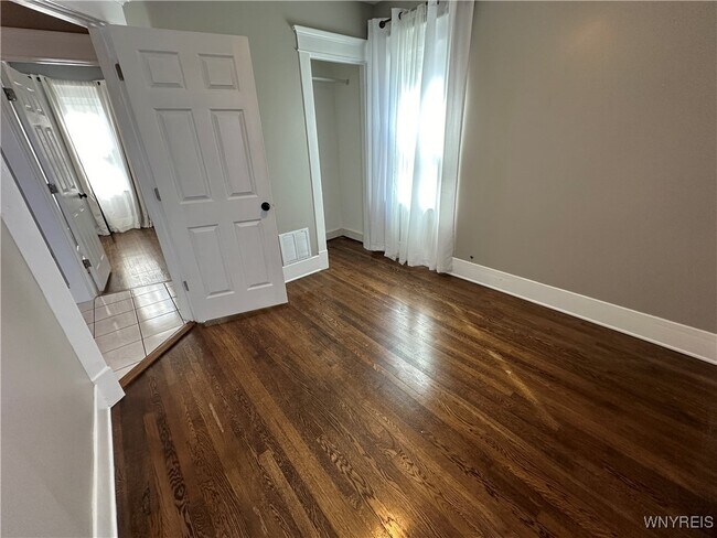 Building Photo - 1133 Hertel Ave