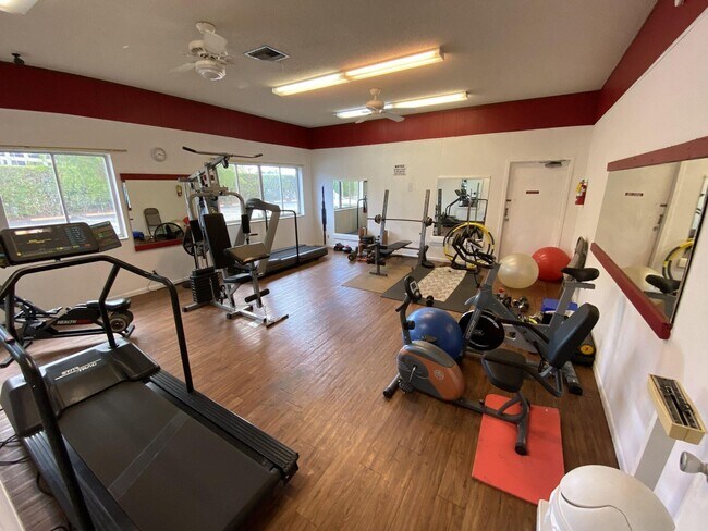 Building Photo - 200 Waterway Dr S