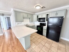 Building Photo - Updated 2BD 1BA Apartment in Historic Crown Heights!!