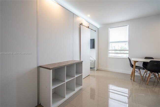 Building Photo - 924 Marseille Dr