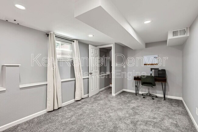 Building Photo - 683 Dawson St