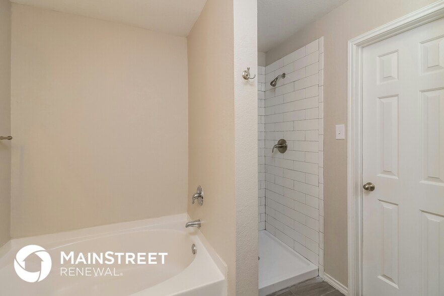 Building Photo - 212 Cres Ridge Dr