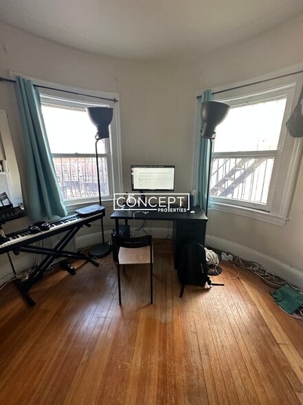 Building Photo - 52 Fenway