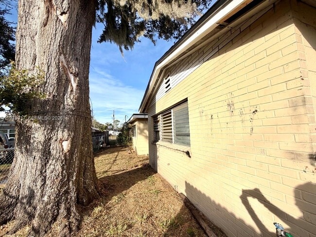 Building Photo - 565 Forrest Dr