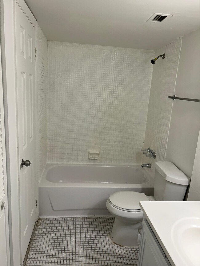 Building Photo - 496 NW 165th St