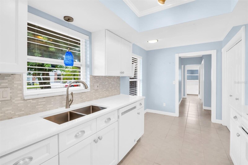 Building Photo - 2336 Malcolm Dr