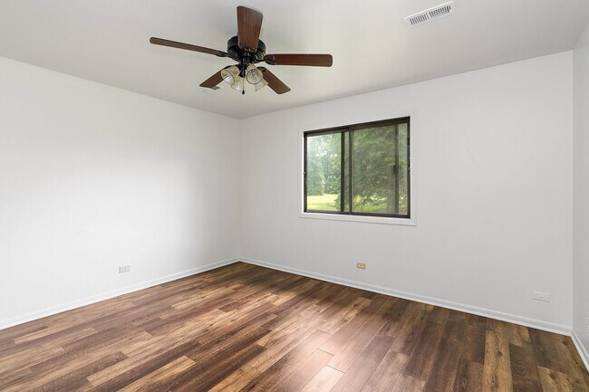 Building Photo - 1555 Perry Ct