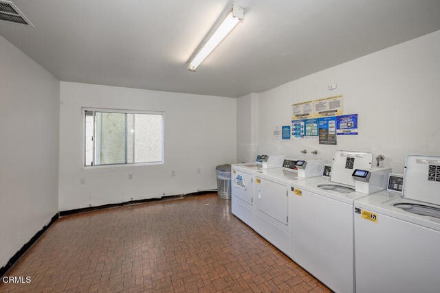Building Photo - 5460 White Oak Ave