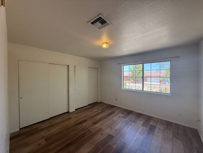 Building Photo - 2 Bedroom 2 Bathroom