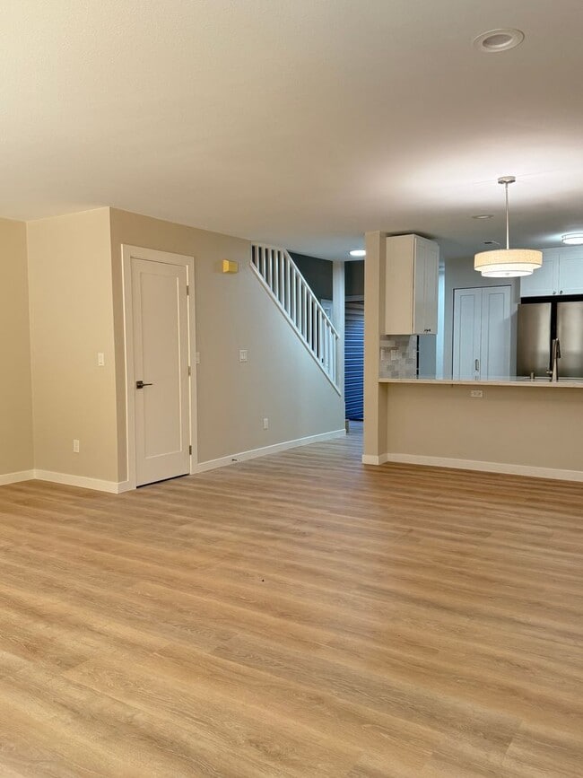 Building Photo - Fully Remodeled Silver Firs Townhome for R...