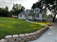 Building Photo - 2208 Sanderson Rd