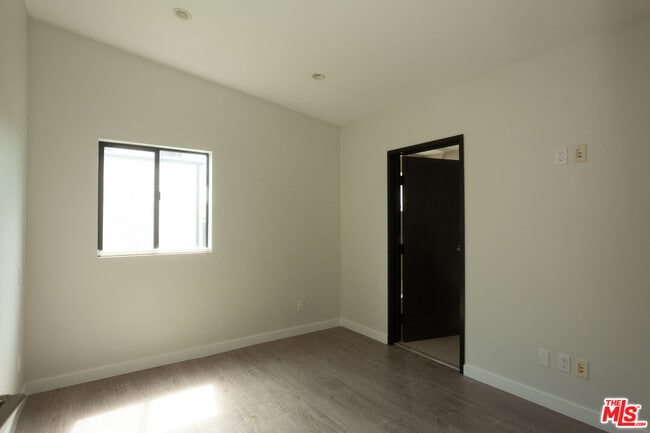 Building Photo - 3015 Ocean Ave