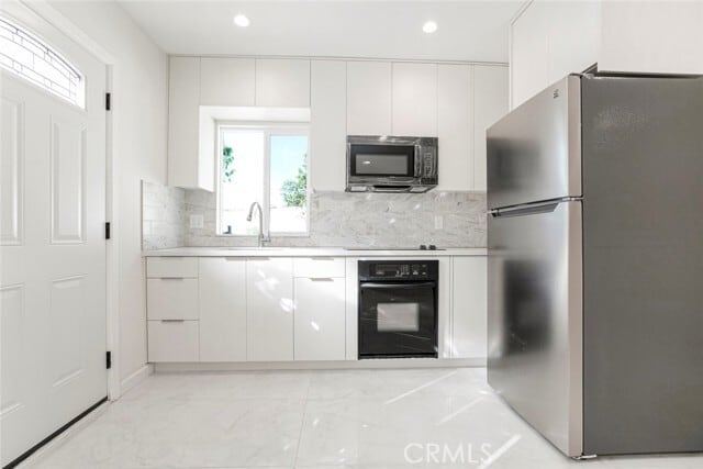 Building Photo - 7209 Dos Rios Dr