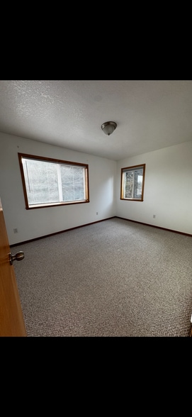 Bedroom with closet - 5446 NW Rhododendron St
