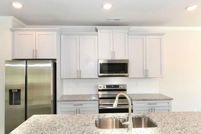 Building Photo - 574 Amarante Cir