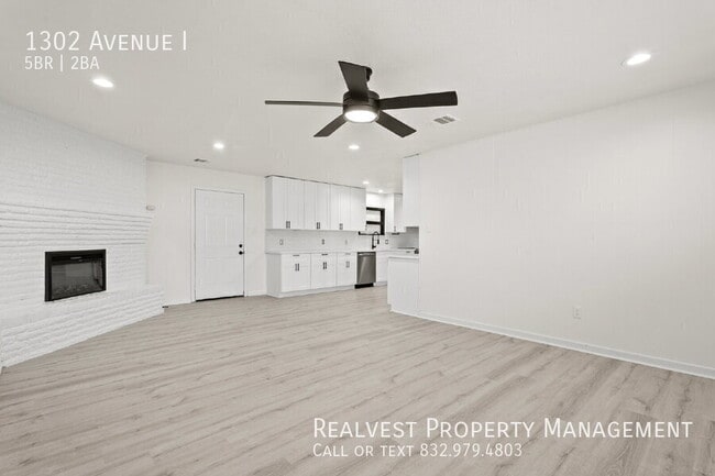 Building Photo - 1302 Avenue I