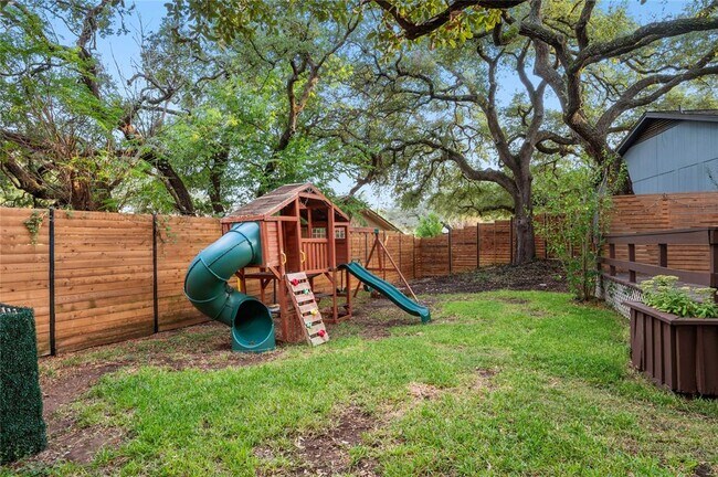 Building Photo - 1104 Durham Dr