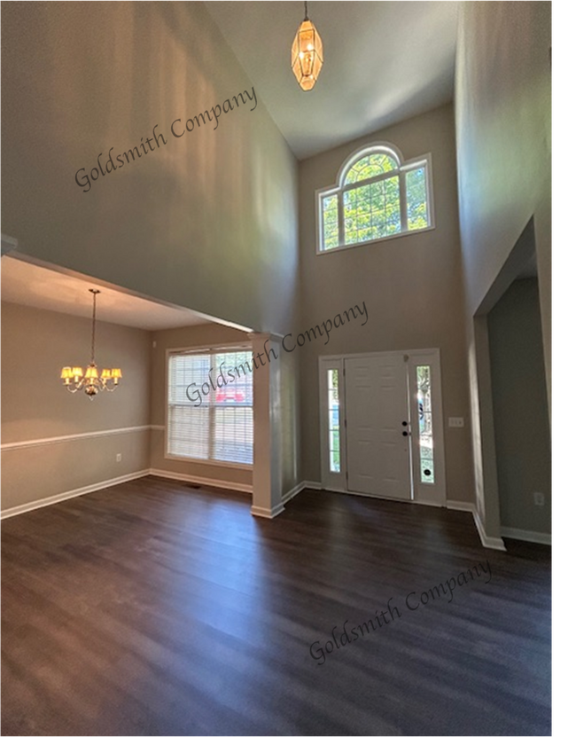 Building Photo - "Spacious 4-Bed Oasis with 2.5 Baths on Collingsworth Lane"