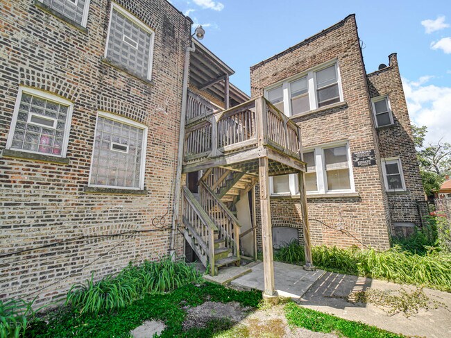 Building Photo - 7757 S Throop St