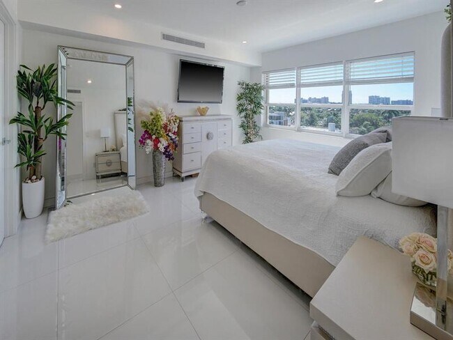 Building Photo - 2500 E Las Olas Blvd